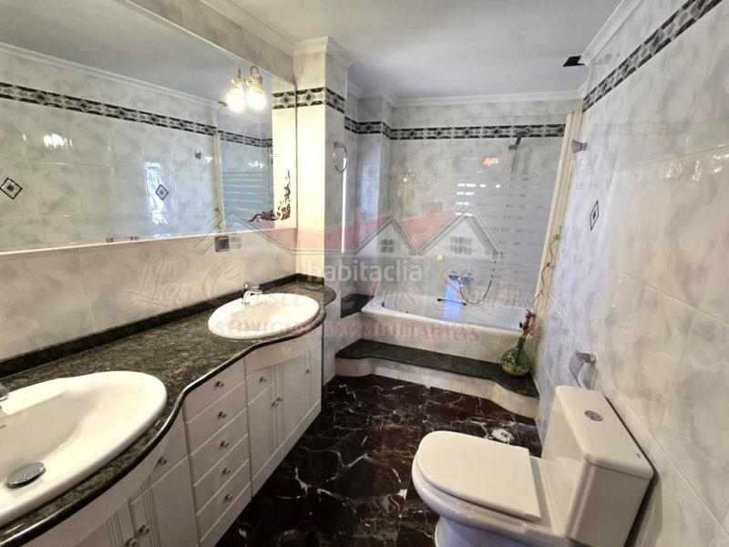 Foto a4038eaf-add9-49dc-86f2-9a5185000576. Casa con parcheggio in Sax