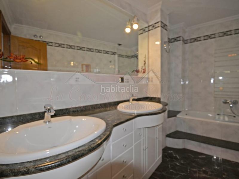 Foto be740e3d-92fa-4588-b961-b90e86eee479. Casa con parcheggio in Sax