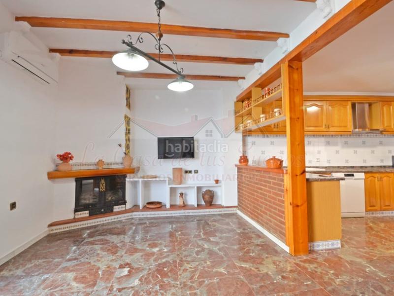 Foto dc93c96e-d17b-499a-ae3c-58d68531e913. Casa con parcheggio in Sax