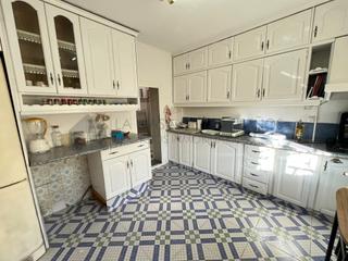 Maison à Sax. Casa de dos plantas con terraza