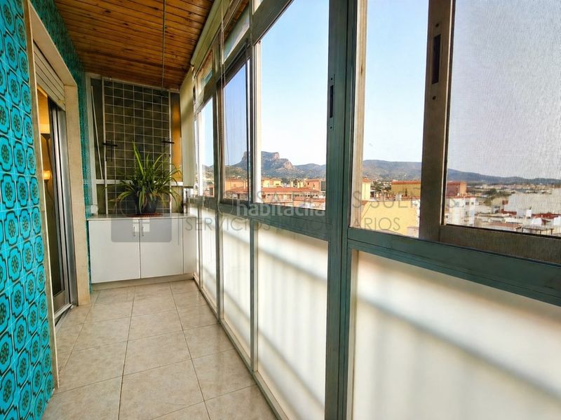Foto ac90a15a-d612-446e-938a-d69461d52038. Piso luminoso piso con ascensor en Plaza Castelar - Mercado Central Elda