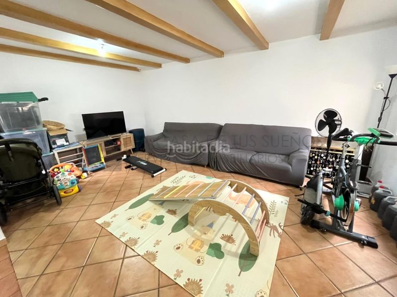 Foto 00a60a2b-d549-4021-9f0d-5a3e2c64dff6. Casa adossada a Monòver