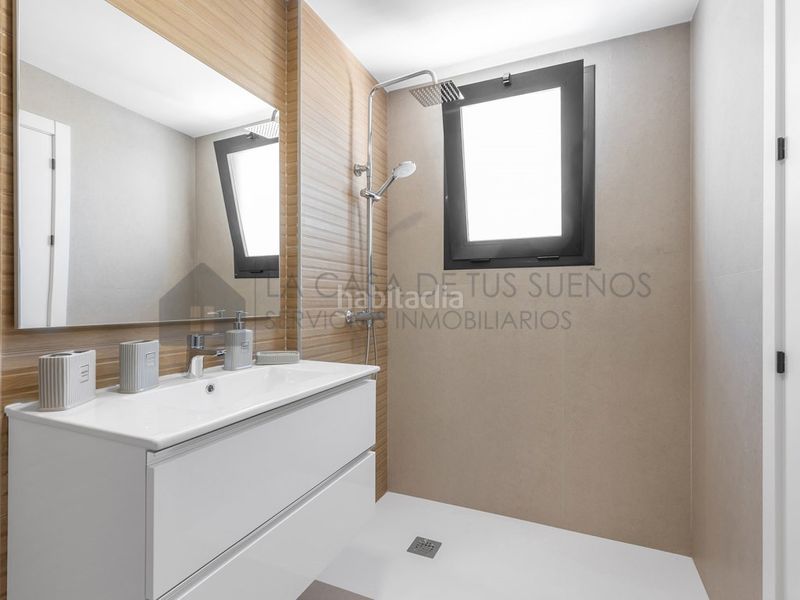 Foto a018e825-c471-4f1f-9918-692d74039279. Casa adossada amb aparcament a Rafal