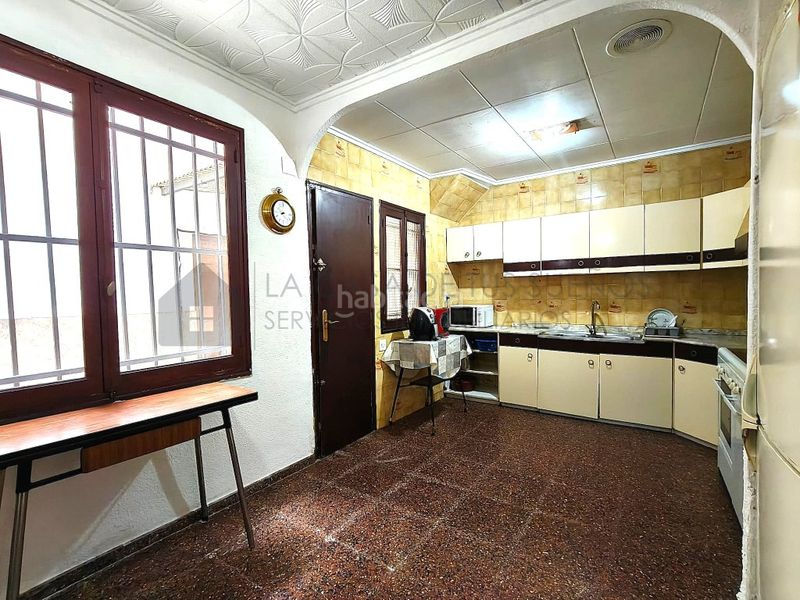 Foto c9c18e74-dd61-49f9-a7c2-3f75519d1c80. Casa a Plaza Castelar - Mercado Central Elda