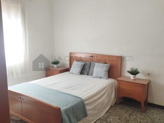 Flat  Calle san luis. Planta baja en sax para reformar con garaje