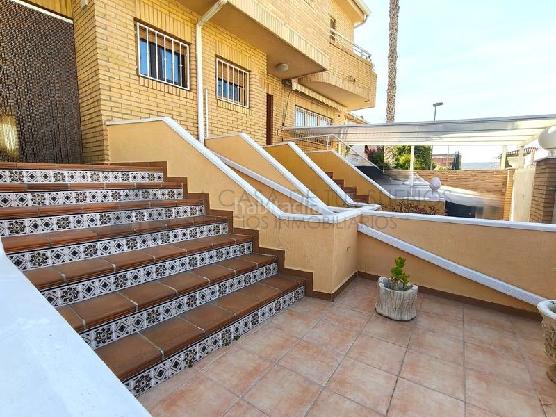 Foto 5be876b2-e4e8-4887-b0ab-6ee46da3b89e. Casa adossada a Petrer