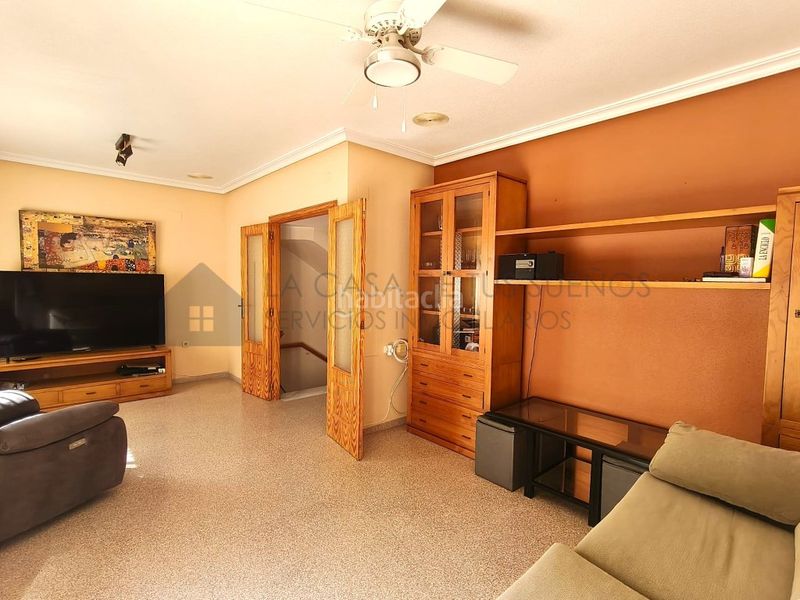 Foto 6ae7fab1-8441-4d49-a7ea-d4caa4e95396. Casa adossada a Petrer