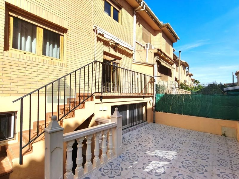 Foto 787fdbf3-7748-4d1b-81dd-e2770d947e34. Casa adossada a Petrer
