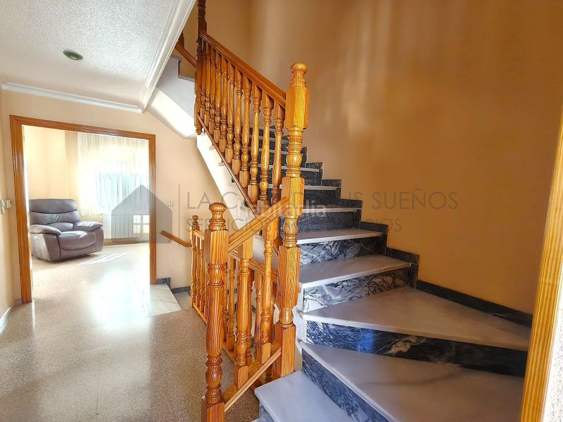 Foto 81836b16-31c6-404a-ac25-10fe17e5628d. Casa adossada a Petrer
