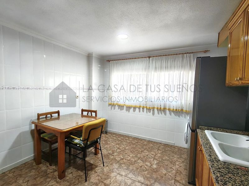 Foto 85b8acd5-62d8-4a33-b1d4-bfb8048775fe. Casa adossada a Petrer