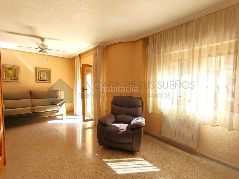 Foto 99f1c26c-6d1e-4992-8b23-87c1644419b0. Casa adossada a Petrer
