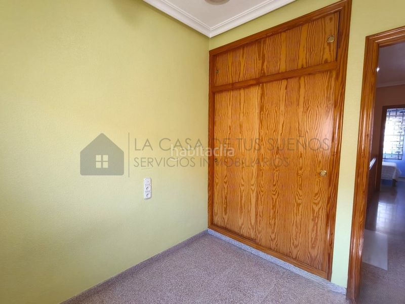 Foto a98451d7-cea4-49ba-bad8-cbe408f540bd. Casa adossada a Petrer