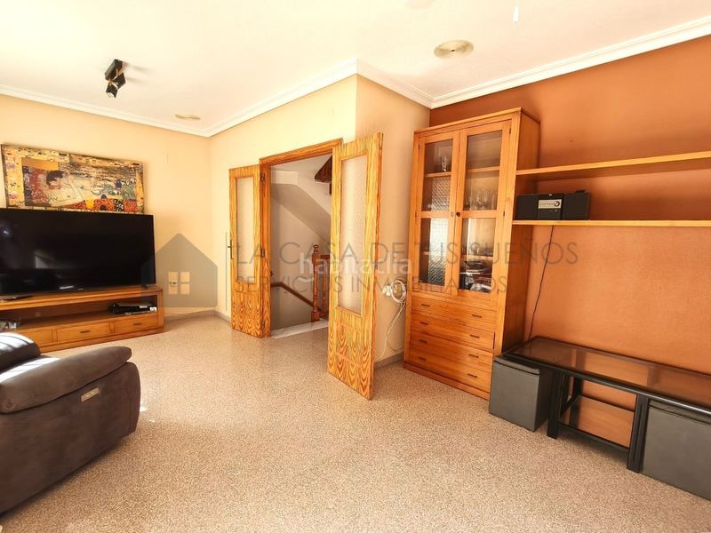 Foto ad4e7a24-9a0e-4d99-a226-2972e26a0efd. Casa adossada a Petrer