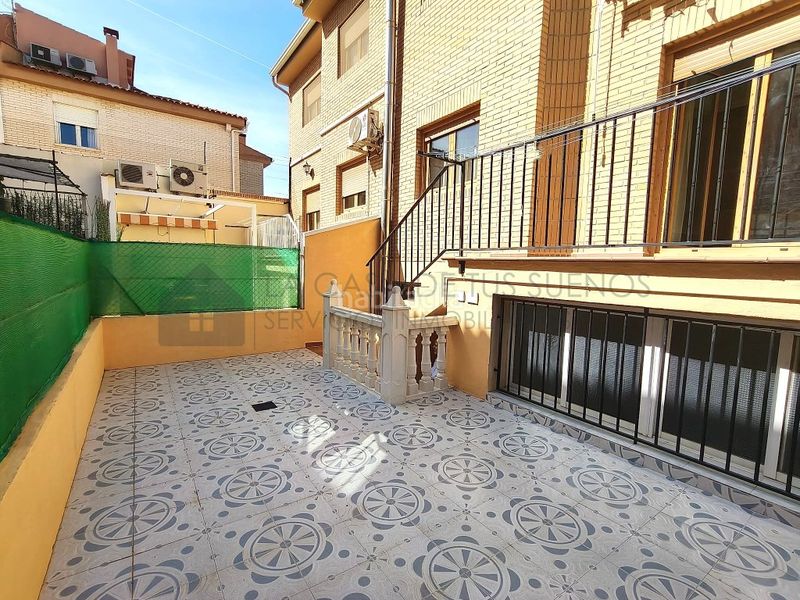 Foto b4497114-3a08-4bca-983c-95adbe1b74f9. Casa adossada a Petrer