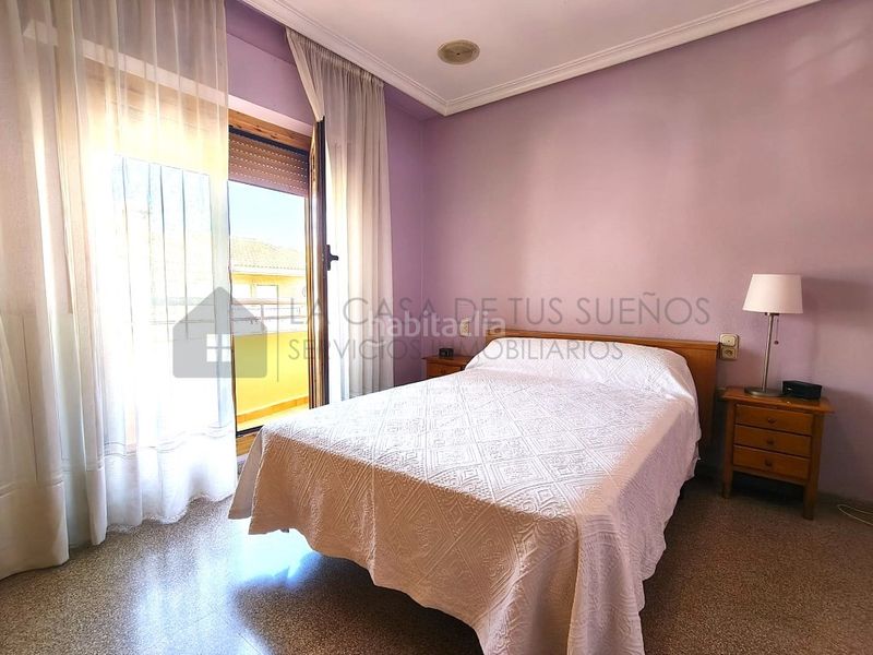 Foto b5dae4cc-781e-4246-b1a9-3ec01343239f. Casa adossada a Petrer