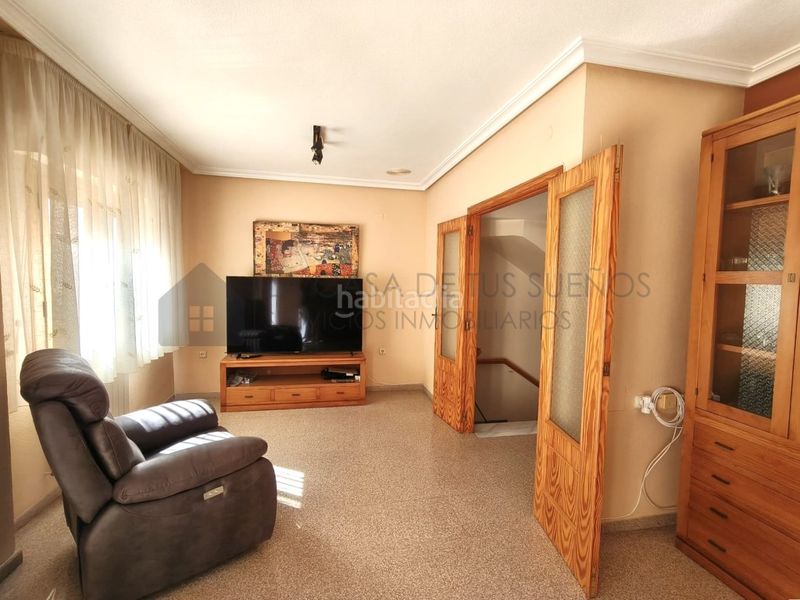 Foto d167d13c-671d-46c3-9cc6-edb31e68ca15. Casa adossada a Petrer