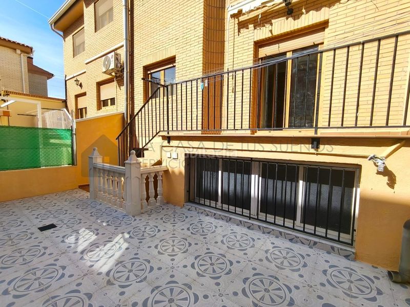 Foto dd05bb3b-d966-42c0-8e0b-0c6d922b45c9. Casa adossada a Petrer