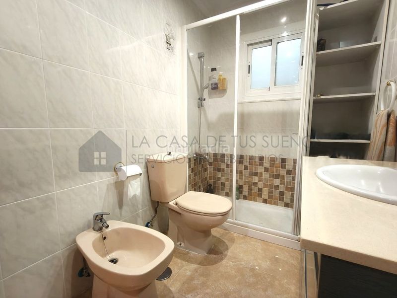 Foto e1857bea-1740-4c6f-8618-7f6b70fddcee. Casa adossada a Petrer