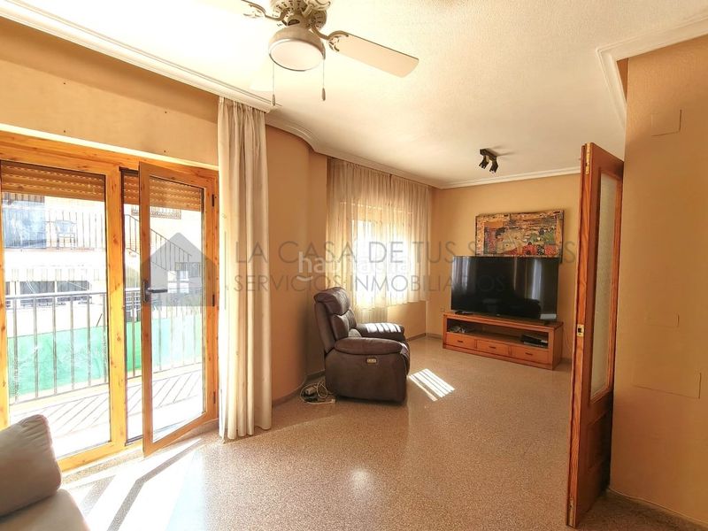 Foto f385e807-7ed4-4e07-84e0-da897bdfdc33. Casa adossada a Petrer