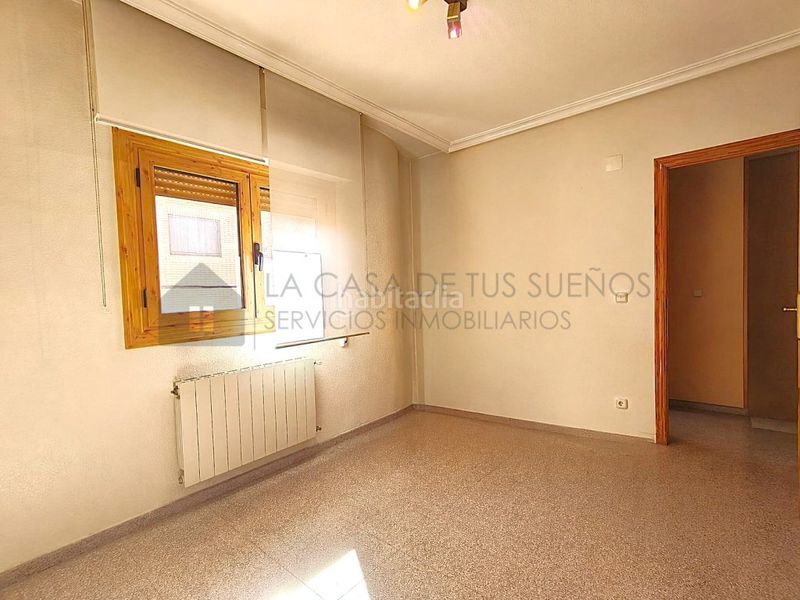 Foto f9078c42-f999-48b9-81dd-1f10fcd789d3. Casa adossada a Petrer