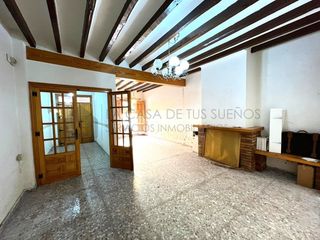 Casa  Calle carrera. Gran casa con encanto en el corazón de sax  amplitud, patio y te