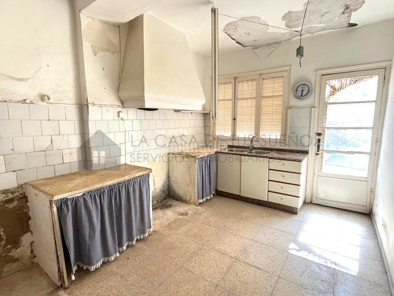 Foto cc5c2c04-c7a7-4812-892a-62dca0d71153. Casa a Sax