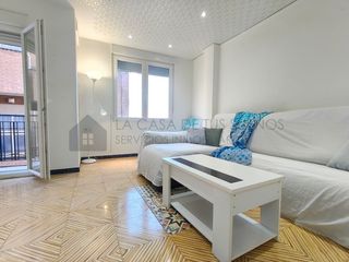 Flat  Calle carrera. Amplio y luminoso piso en pleno centro con balcón listo para ent
