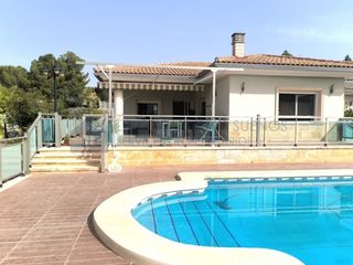 Rent Chalet in Sax. Espectacular finca en alquiler de larga duración con 10.200 m de