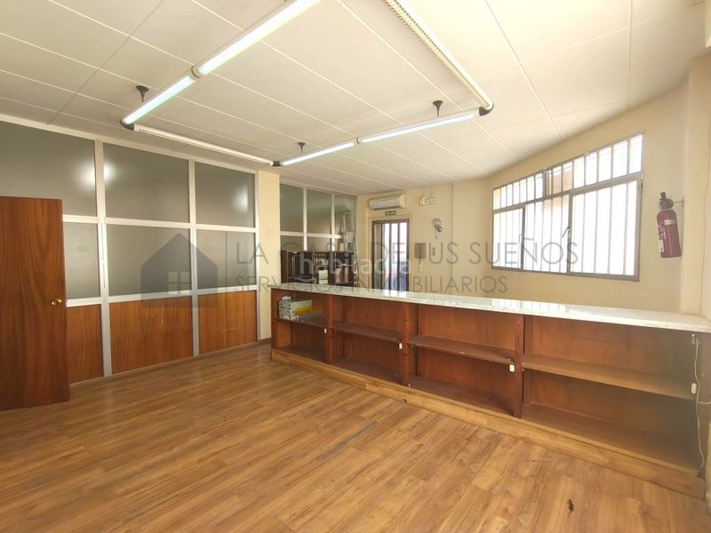 Foto b1a82120-5556-4b1f-964c-8f174f52b33a. Local comercial a Sax
