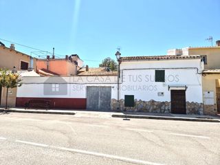 Casa  Avenida villena. Estupenda casa en campo de mirra con patio de 123 m2