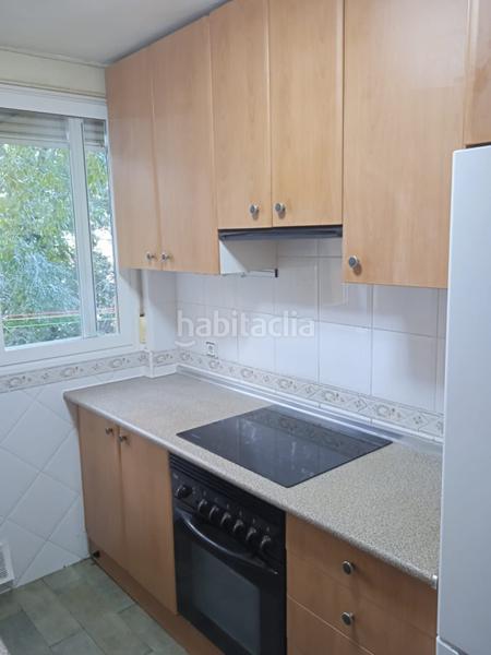 Foto 07fafaa2-698a-45ea-b72d-d2f19c5bfba1. Piso  en venta en calle poeta blas de otero en Madrid