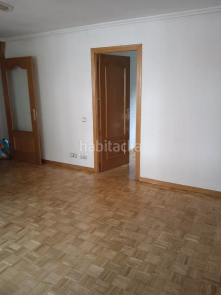 Foto 42852ffc-8740-4d07-b904-8d39efa52de2. Piso  en venta en calle poeta blas de otero en Madrid