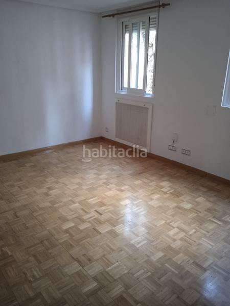 Foto b224b636-4c77-4ef8-9635-021462dedbb1. Piso  en venta en calle poeta blas de otero en Madrid
