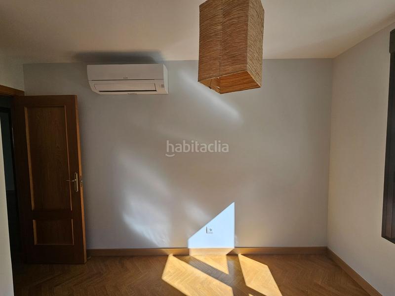 Foto f44eff30-8b3c-4954-b950-74e2d71a5280. Alquiler piso en Castillejos-Cuzco Madrid