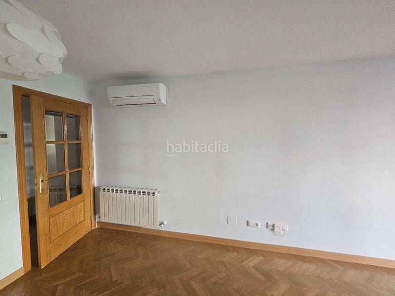 Foto f998be72-7a54-4f33-a29f-fa920c80d9f4. Alquiler piso en Castillejos-Cuzco Madrid