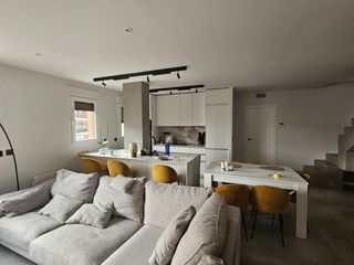 Affitto Duplex  Infanta mercedes. Dúplex en alquiler en calle infanta mercedes