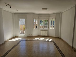 Location Maison  Picasso. Chalet en alquiler en calle picasso  valdemorillo  madrid