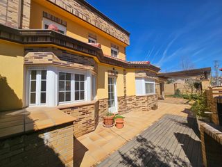 Rent House  Picasso. Chalet en alquiler en calle picasso  valdemorillo  madrid