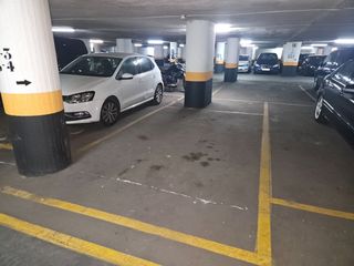 Lloguer Aparcament cotxe  Fernando el católico. Plaza de garaje en alquiler en calle fernando el católico edific