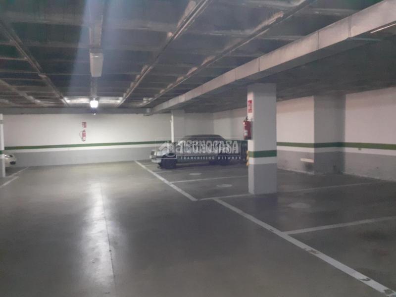 Foto 9cfd31b8-9a94-4257-bba7-a7a11f0770fb. Parking coche boxplaza de garaje en venta en Centro Móstoles