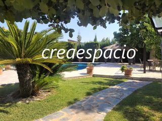 Haus en Casas Verdes. Casa con 7 habitaciones amueblada con parking, piscina y aire ac
