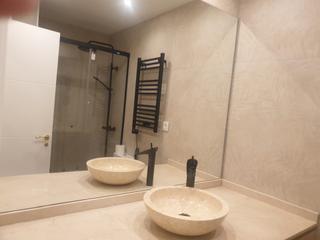 Lloguer Apartament  Calle de segovia. Precioso apartamento, recien reformado, magníficamente situado,