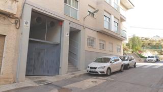 Aparcament cotxe a Carrer murillo 11. Garajes  calle murillo, petrer, a dos manzanas de parque 9 de oc