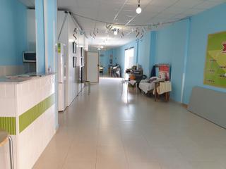 Lloguer Local Comercial a Petrer. Petrer: local a estrenar, esquina, 145 m2 + 90 m2 de sótano, con