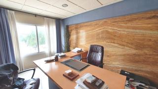 Nau industrial a Campo Alto-Club de Campo. Elda: nave 550 m2 con 200 m2 oficinas y parcela total 2.200 m2.