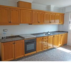 Pis a Petrer. Petrer: casa dúplex 230 m2 con local por 176.000 €