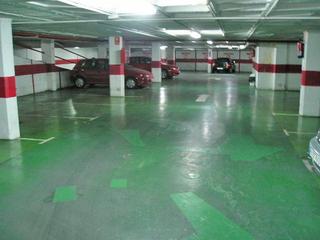 Aparcament cotxe a Plaza de Toros-Avenida Chapí-Trinquete. Elda centro: plaza garaje amplia, buen acceso. 9.800 €
