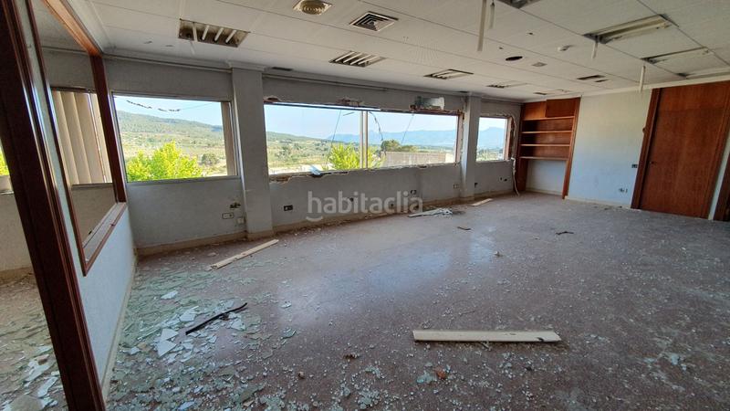 Foto a3032607-4016-4bc3-a2a8-bef942e975d2. Industrial building in Ibi