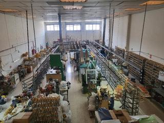 Nau industrial a Campo Alto-Club de Campo. Pol. campo alto: nave de 380 m2 con 65 m2 de oficinas.