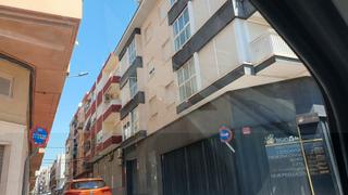 Appartamento in Petrer. Piso elda petrer. con terraza, cerca mercadona avd madrid. preci